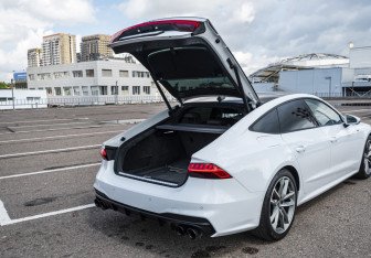 Подержанный автомобиль Audi A7 2020 года (21 фото)