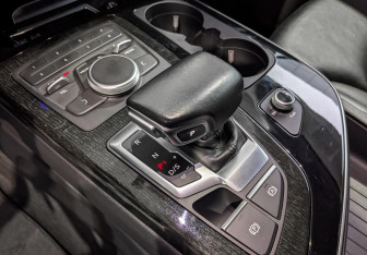 Подержанный автомобиль Audi Q7 2016 года (20 фото)