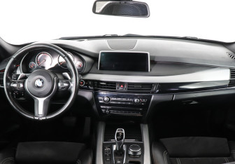 Подержанный автомобиль BMW X5 2018 года (10 фото)