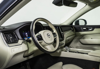 Подержанный автомобиль Volvo XC60 2021 года (10 фото)