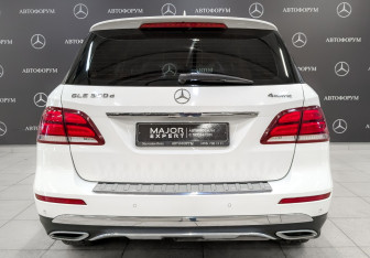 Подержанный автомобиль Mercedes-Benz GLE 2016 года (6 фото)