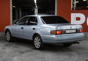 Подержанный автомобиль Toyota Camry Sedan 1991 года (4 фото)