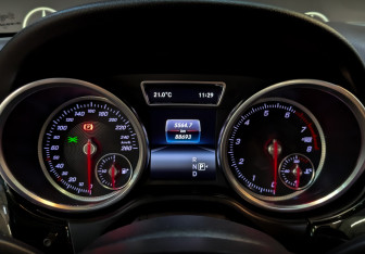 Подержанный автомобиль Mercedes-Benz GLE 2018 года (13 фото)