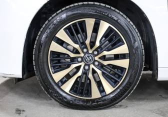 Подержанный автомобиль Toyota Alphard 2019 года (35 фото)