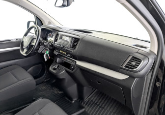 Подержанный автомобиль Peugeot Traveller 2022 года (11 фото)