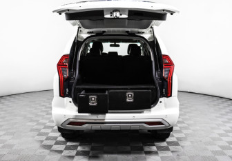 Подержанный автомобиль Mitsubishi Montero Sport 2022 года (14 фото)