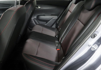 Подержанный автомобиль Kia Rio Hatchback 2020 года (11 фото)