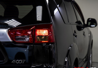 Подержанный автомобиль Peugeot 4007 2011 года (13 фото)