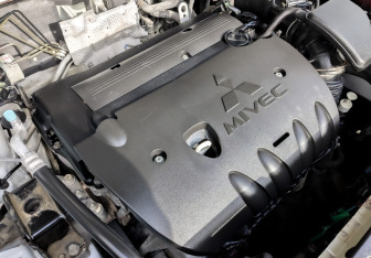 Подержанный автомобиль Mitsubishi Outlander 2013 года (9 фото)