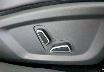 Подержанный автомобиль Changan UNI-V 2022 года (27 фото)