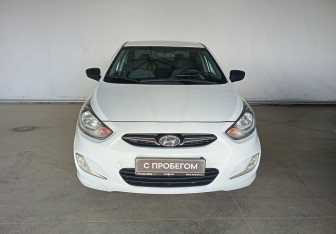 Подержанный автомобиль Hyundai Solaris Sedan 2014 года (2 фото)