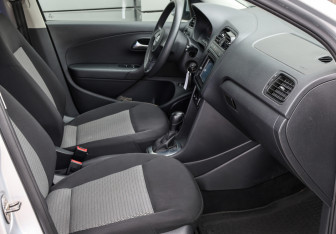 Подержанный автомобиль Volkswagen Polo Sedan 2014 года (11 фото)