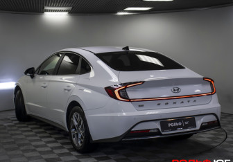 Подержанный автомобиль Hyundai Sonata 2020 года (24 фото)