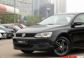 Подержанный автомобиль Volkswagen Jetta Sedan 2014 года (16 фото)