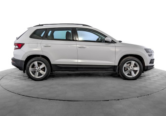 Подержанный автомобиль Skoda Karoq 2020 года (4 фото)