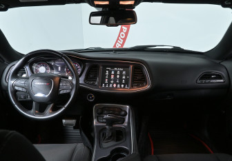 Подержанный автомобиль Dodge Challenger 2015 года (9 фото)