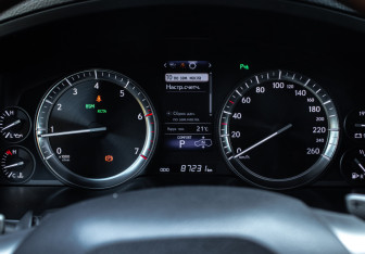 Подержанный автомобиль Lexus LX 2017 года (9 фото)