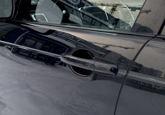 Подержанный автомобиль Land Rover Discovery 2017 года (20 фото)