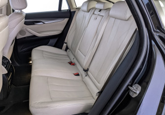 Подержанный автомобиль BMW X6 2015 года (18 фото)