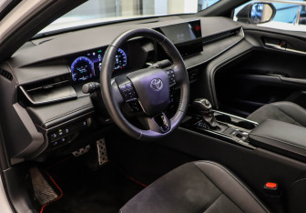 Подержанный автомобиль Toyota Camry Sedan 2024 года (7 фото)