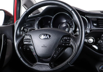 Подержанный автомобиль Kia Ceed Wagon 2018 года (12 фото)