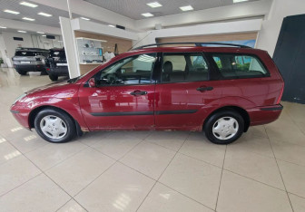 Подержанный автомобиль Ford Focus Wagon 2004 года (8 фото)