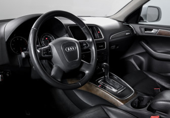 Подержанный автомобиль Audi Q5 2012 года (14 фото)