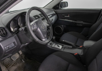 Подержанный автомобиль Mazda 3 Hatchback 2006 года (10 фото)