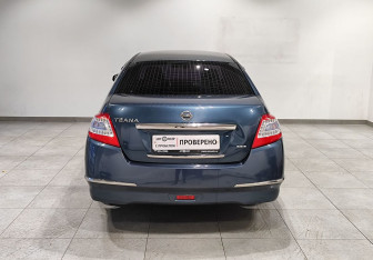Подержанный автомобиль Nissan Teana 2012 года (6 фото)