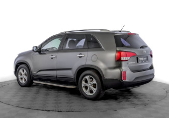 Подержанный автомобиль Kia Sorento 2013 года (7 фото)