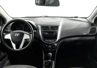 Подержанный автомобиль Hyundai Solaris Sedan 2012 года (6 фото)