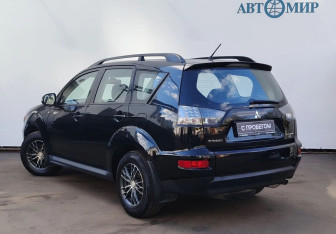 Подержанный автомобиль Mitsubishi Outlander 2011 года (7 фото)