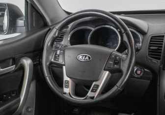 Подержанный автомобиль Kia Sorento 2011 года (15 фото)