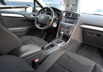 Подержанный автомобиль Citroen C4 Sedan 2014 года (10 фото)