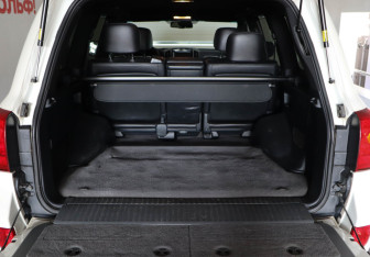 Подержанный автомобиль Toyota Land Cruiser Suv 2014 года (25 фото)
