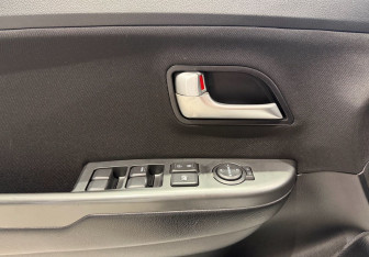 Подержанный автомобиль Kia Rio Sedan 2013 года (17 фото)