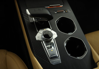 Подержанный автомобиль Changan UNI-K 2024 года (22 фото)