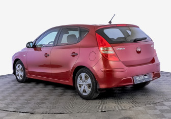 Подержанный автомобиль Hyundai i30 Hatchback 2011 года (7 фото)