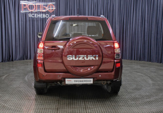 Подержанный автомобиль Suzuki Grand Vitara 2005 года (6 фото)