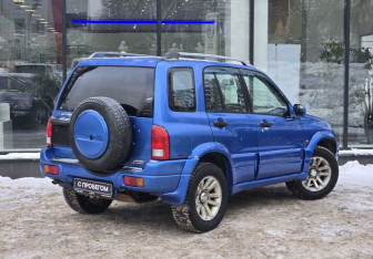 Подержанный автомобиль Suzuki Grand Vitara 2003 года (8 фото)