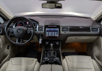Подержанный автомобиль Volkswagen Touareg 2016 года (14 фото)