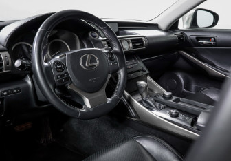 Подержанный автомобиль Lexus IS Sedan 2013 года (14 фото)