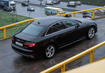 Подержанный автомобиль Audi A4 Sedan 2019 года (5 фото)