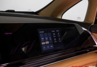 Подержанный автомобиль Voyah Dream 2023 года (22 фото)