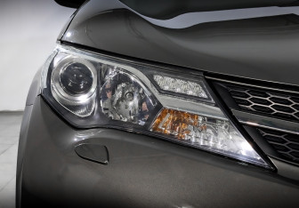 Подержанный автомобиль Toyota RAV4 2014 года (17 фото)