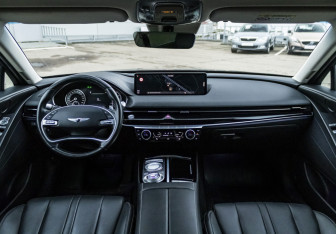 Подержанный автомобиль Genesis G80 2021 года (15 фото)