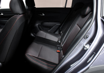 Подержанный автомобиль Kia Rio Hatchback 2021 года (13 фото)