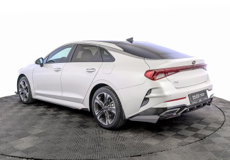 Подержанный автомобиль Kia K5 2021 года (7 фото)