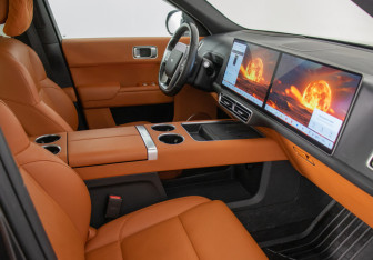 Подержанный автомобиль LiXiang L9 2023 года (7 фото)