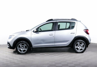 Подержанный автомобиль Renault Sandero 2018 года (3 фото)